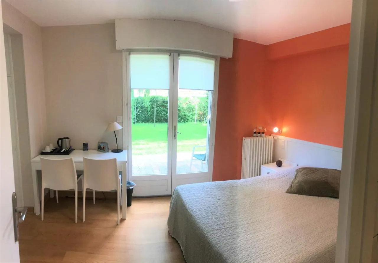 Le Clos Fleuri - Maison Vigier Maringues 0*,