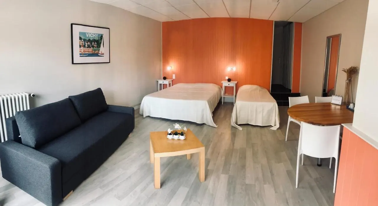 Le Clos Fleuri - Maison Vigier Maringues B&B